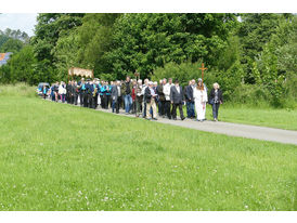 Bittprozession um den Kleinen Berg an Pfingstmontag (© Karl-Franz Thiede)